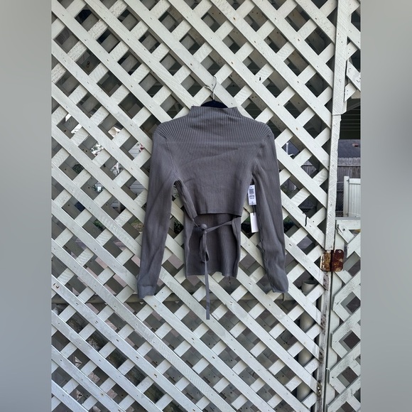 ❤️COPY - Aritzia Babaton Sculpt Knit Tie-Back Longsleeve - Picture 4 of 4